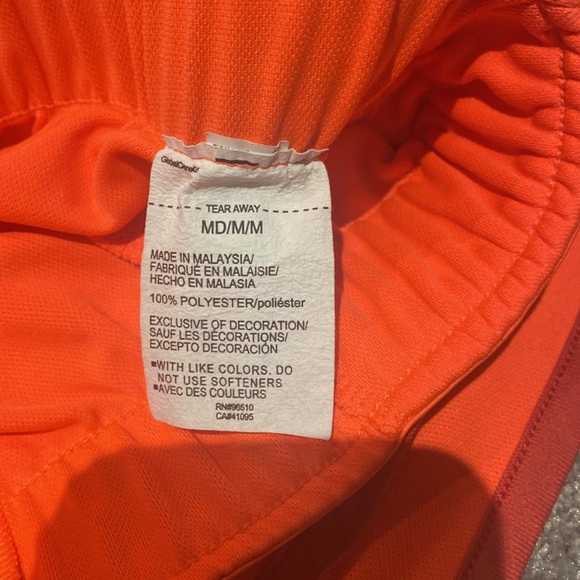 Under armour bright orange training shorts. Elasticated waist size large - Picture 4 of 4